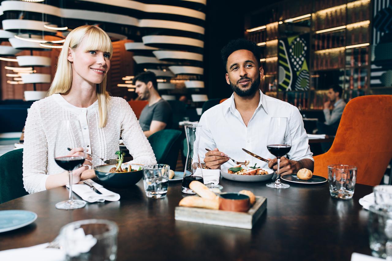 Pullman Berlin Schweizerhof Hotel Luaran gambar John Legend and his wife Chrissy Teigen at their restaurant, L.A. LIVE