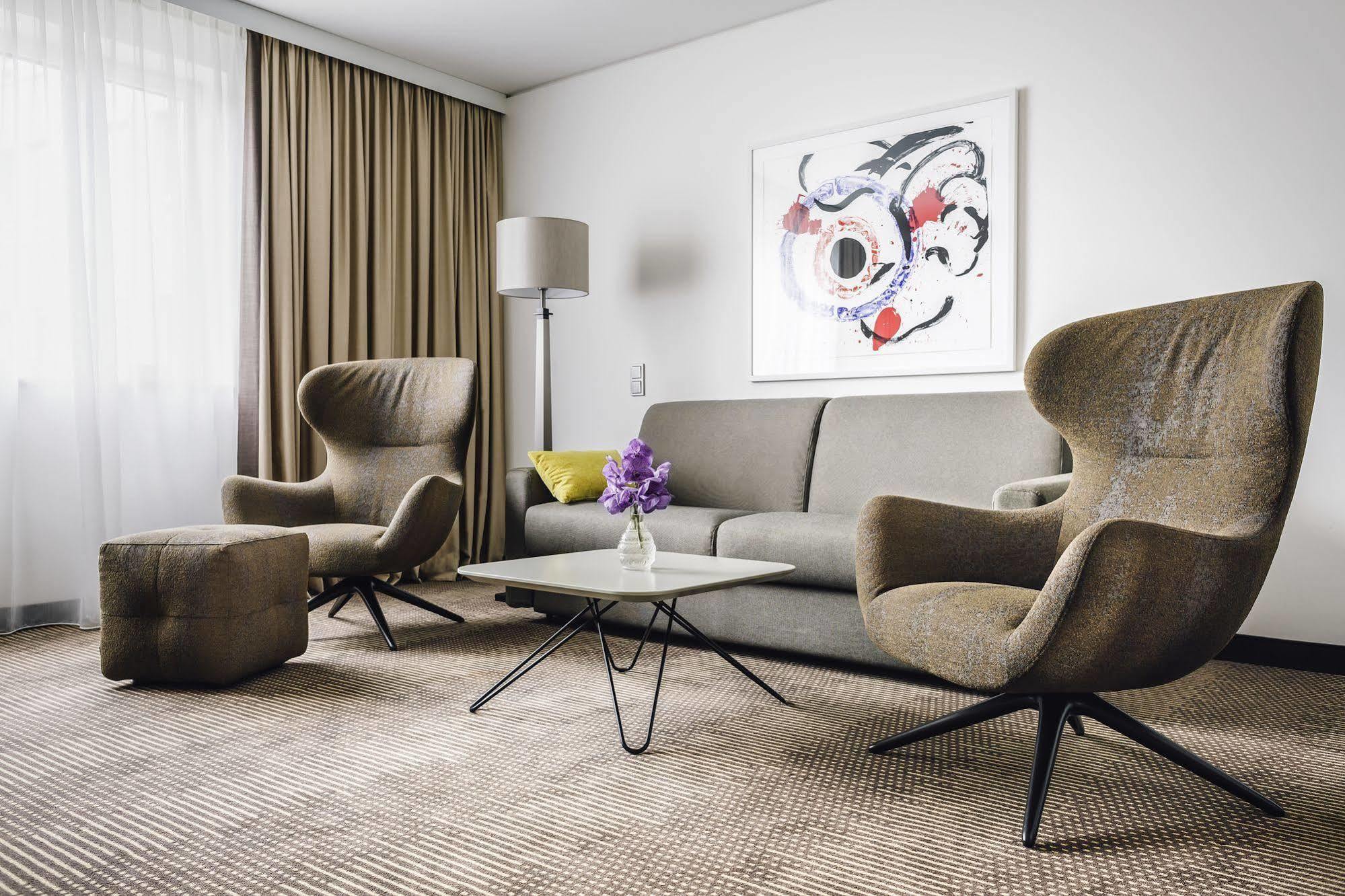 Pullman Berlin Schweizerhof Hotel Luaran gambar Interior of a suite at the Hotel de la Paix