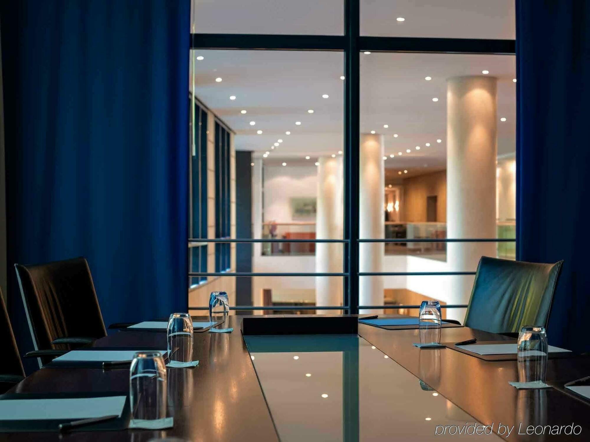 Pullman Berlin Schweizerhof Hotel Luaran gambar The interior of the European University Barcelona